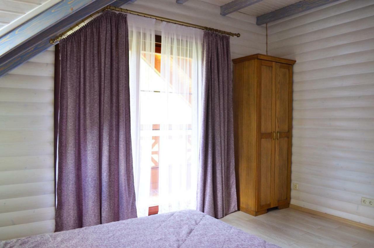 Knyazhyi Dvir Apartment Strigalnya Exterior photo